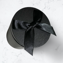 Load image into Gallery viewer, Waxes of Windsor 'Pitch Black' 20cl Fragranced Natural Soy Candle